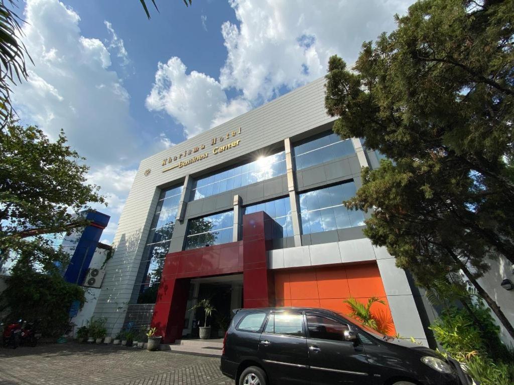 Kharisma Hotel Madiun Buitenkant foto