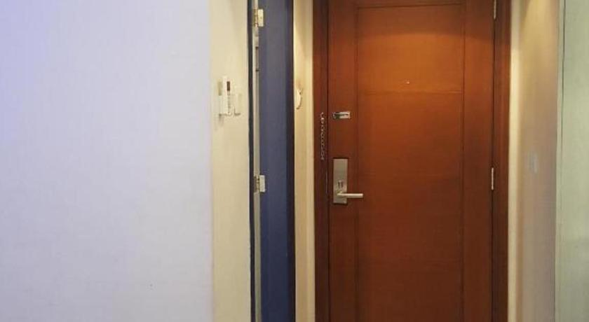 Kharisma Hotel Madiun Buitenkant foto