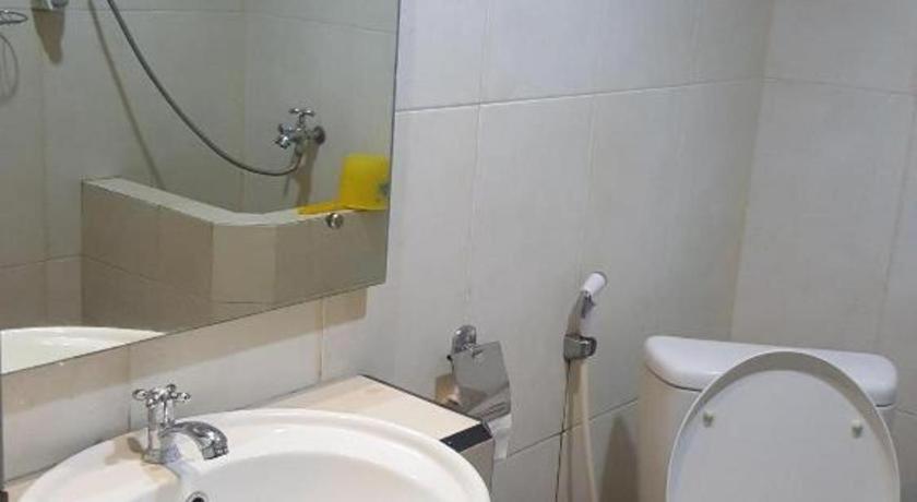 Kharisma Hotel Madiun Buitenkant foto