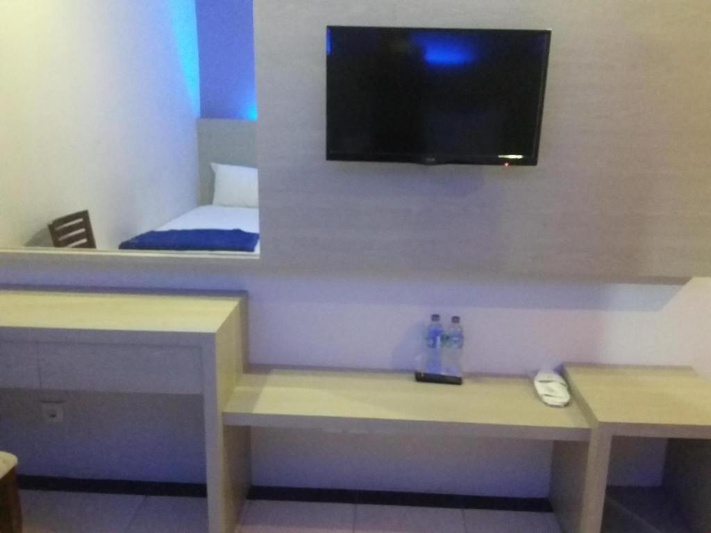 Kharisma Hotel Madiun Buitenkant foto