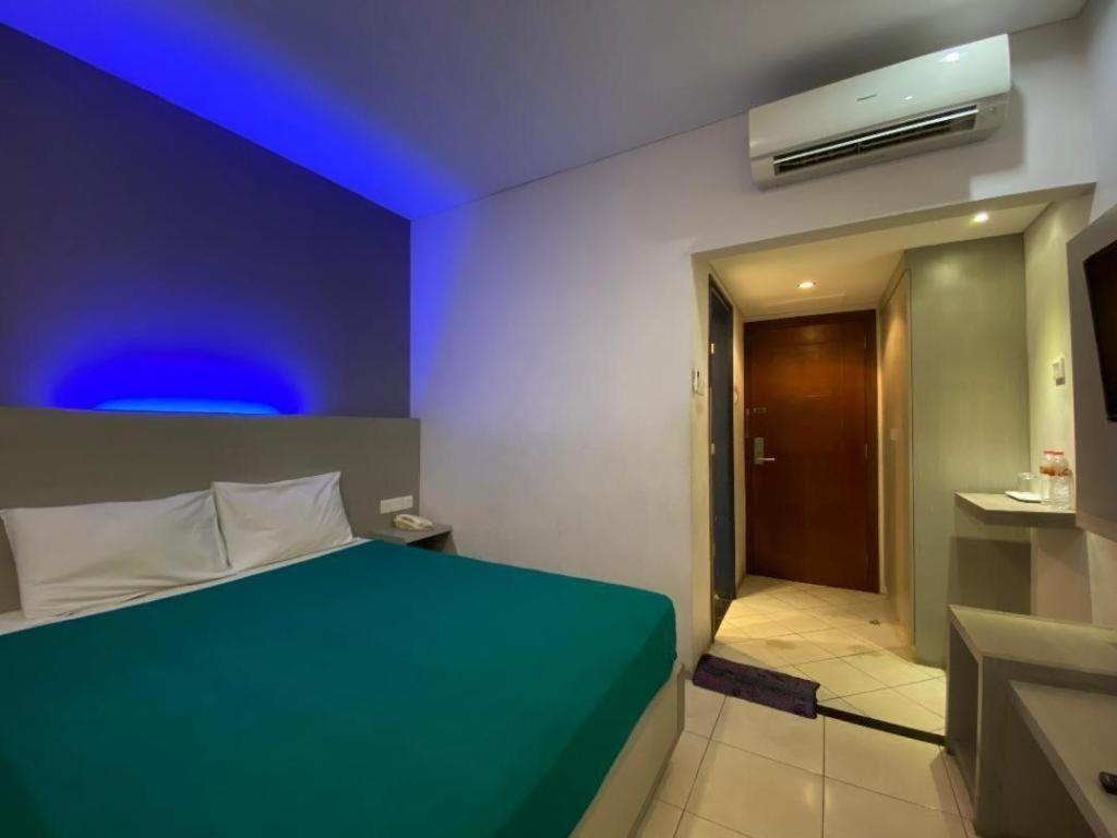Kharisma Hotel Madiun Buitenkant foto
