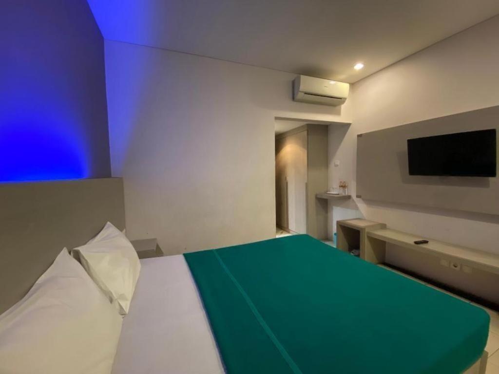 Kharisma Hotel Madiun Buitenkant foto