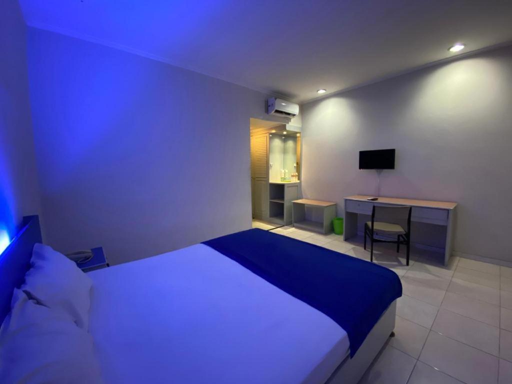 Kharisma Hotel Madiun Buitenkant foto