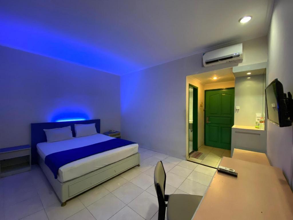 Kharisma Hotel Madiun Buitenkant foto