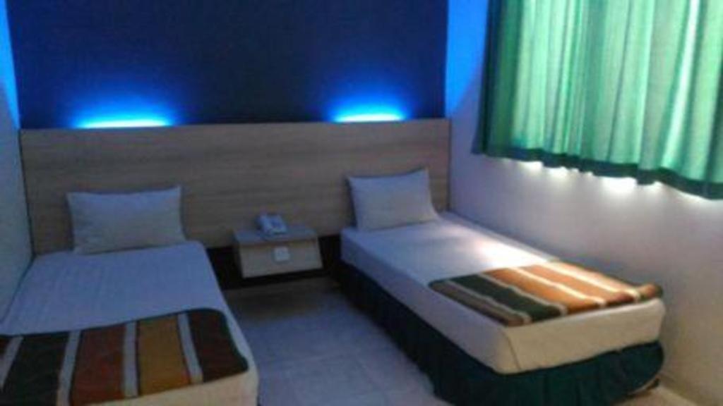 Kharisma Hotel Madiun Buitenkant foto