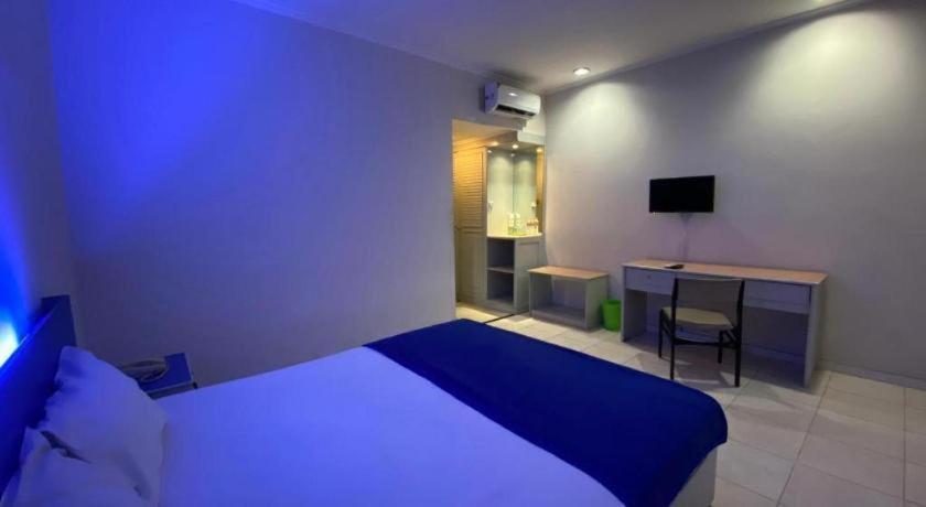 Kharisma Hotel Madiun Buitenkant foto