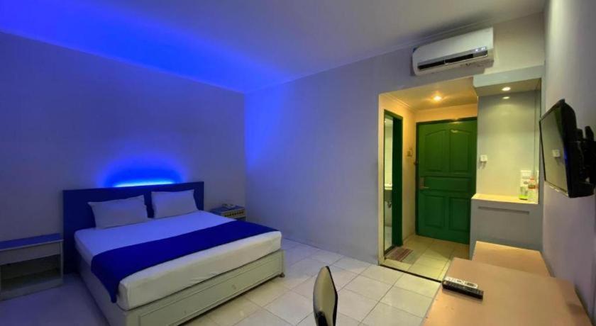 Kharisma Hotel Madiun Buitenkant foto